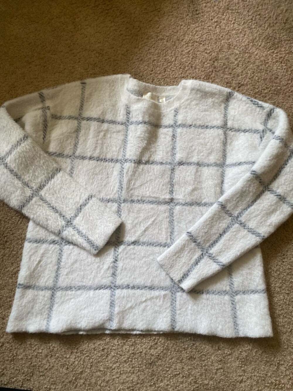 Cyrus Plaid Fuzzy Sweater Size S White Gray Crewneck Soft
